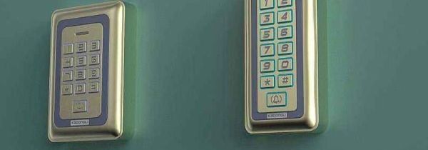 密码锁换电池方法