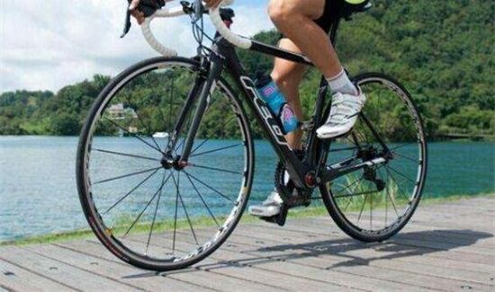骑自行车姿势瘦腿
