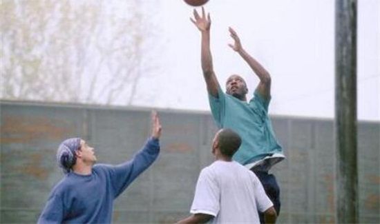 篮球投球时什么叫打手