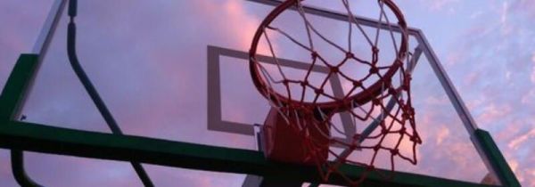 打篮球运球基本动作