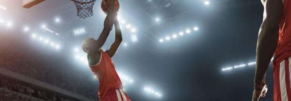 打篮球运球可以过肩吗