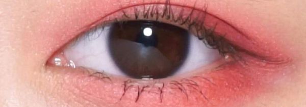 红色系眼影适合什么腮红