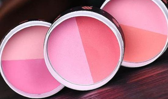 红色系眼影适合什么腮红