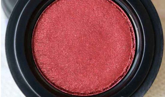 红色系眼影适合什么腮红