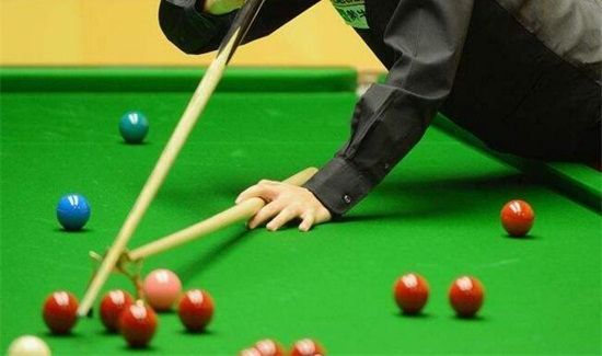 台球正确的握杆方法