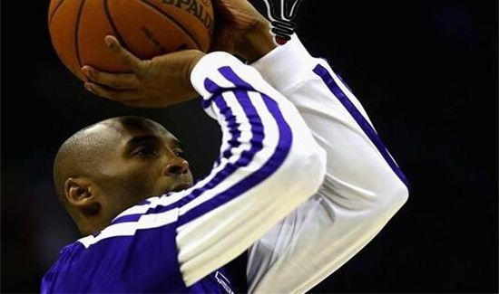 篮球正确的拿球手型