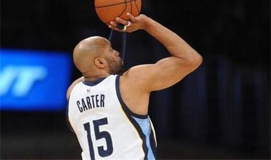 篮球正确的拿球手型