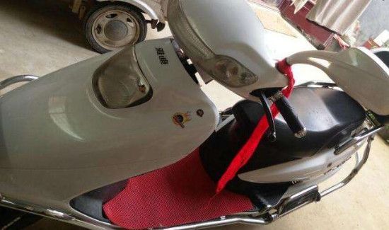 电动车充电器一直亮红灯怎么回事