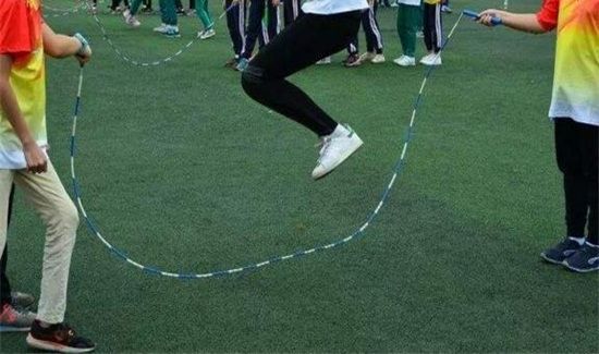 跳绳的正确姿势