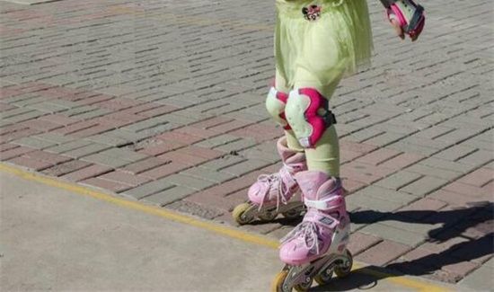 儿童学轮滑如何发力