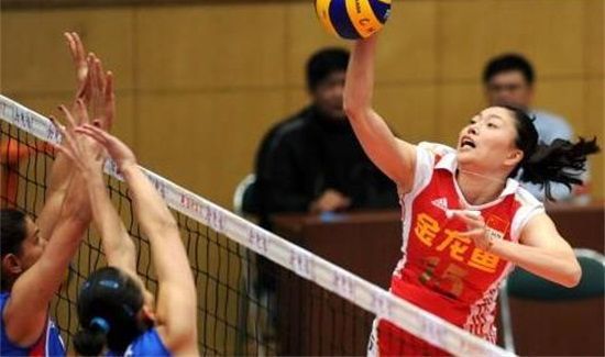 排球得分后为什么要抱一下