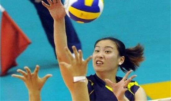 排球得分后连续发球吗