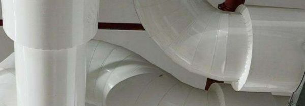 卫生间顺着管道漏水