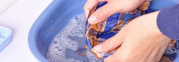 火锅油弄衣服怎么去除