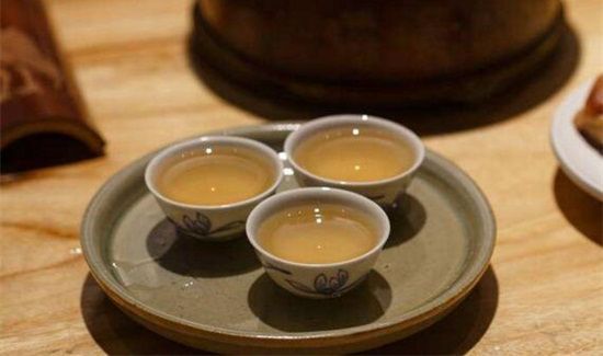 柿子与茶能一起吃吗