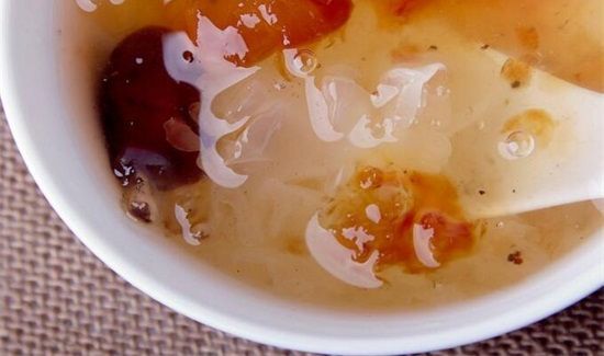 桃胶皂角米炖银耳禁忌
