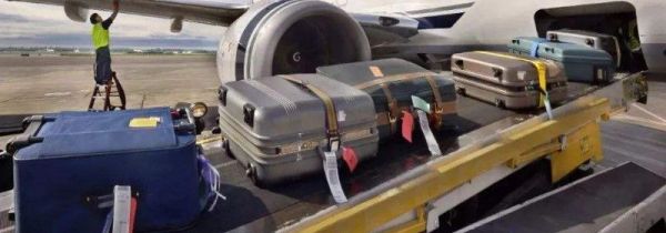 带了登机箱还能背包吗