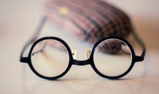 带比自己度数低的眼镜有影响吗