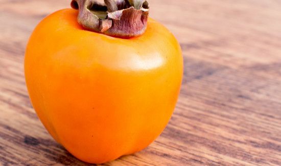 吃鸡蛋能吃柿子吗