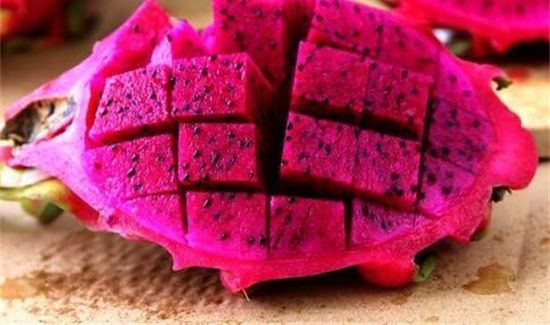 红心火龙果和柿子能一起吃吗