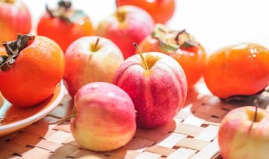 苹果可以和柿子一起吃吗
