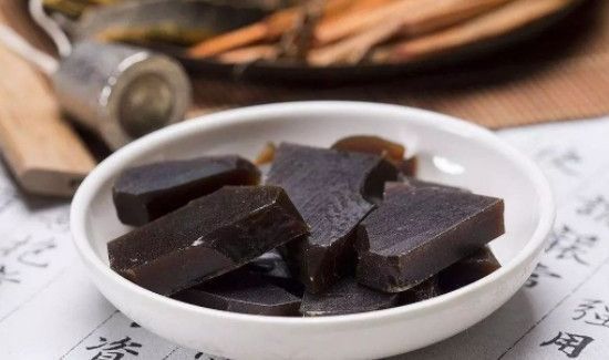 阿胶可以与柿子一起吃吗?