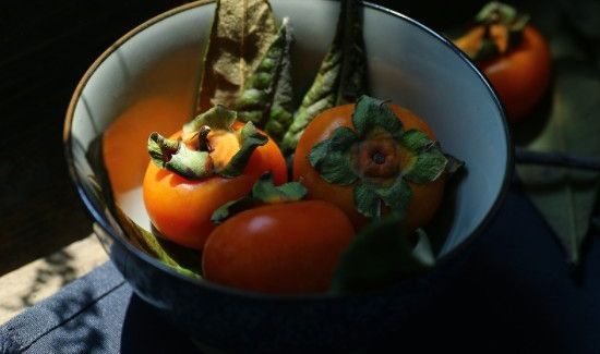 阿胶糕可以和柿子一起吃吗