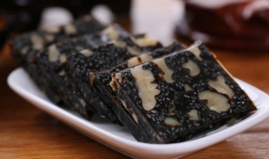 阿胶糕可以和柿子一起吃吗