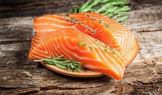 螃蟹和三文鱼能一起吃吗