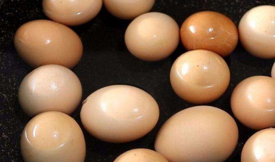 鸡蛋敷淤青为什么变黑