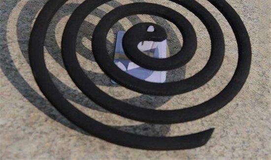 点燃的蚊香应该放在什么地方