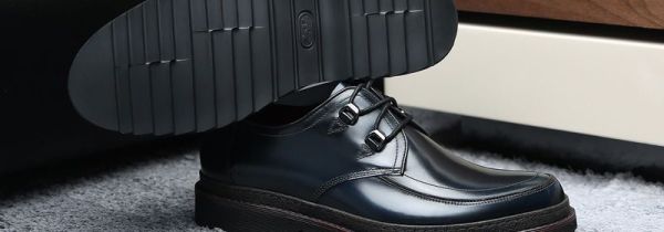 皮鞋放久了有霉味怎么办