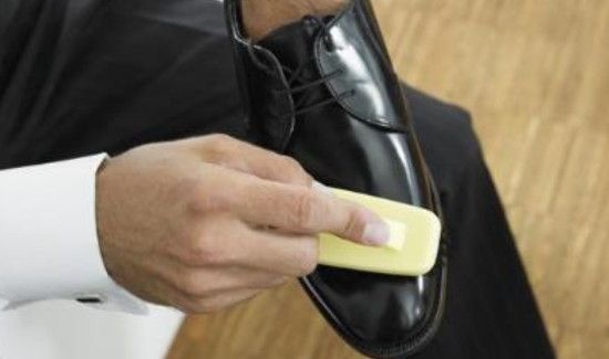 皮鞋放久了有霉味怎么办