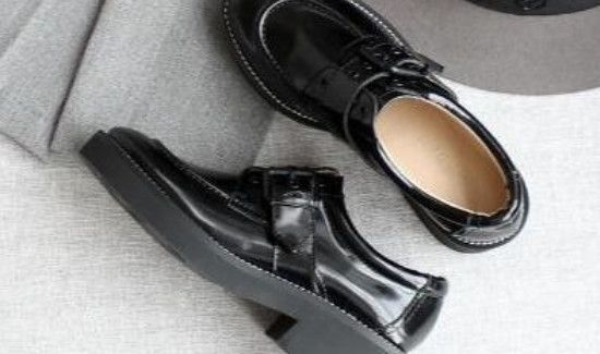 皮鞋放久了掉皮怎么办