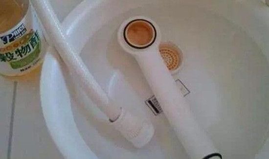 用白醋清洗淋浴喷头