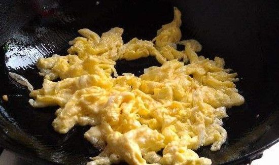 如何炒鸡蛋滑嫩蓬松