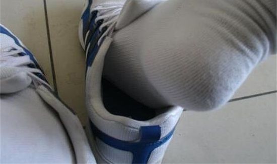 怎么防止白袜子变黄