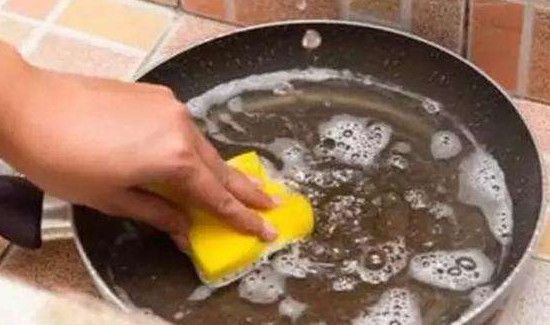 粘锅底怎么清理干净
