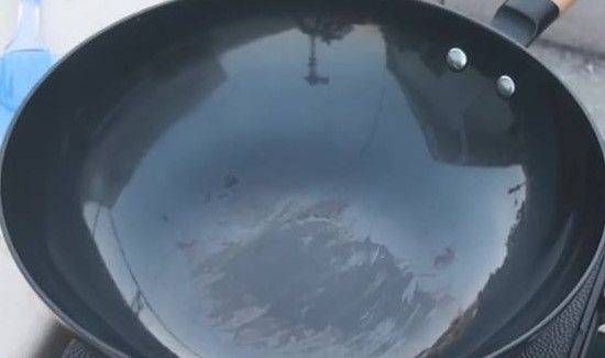 粘锅底怎么清理干净