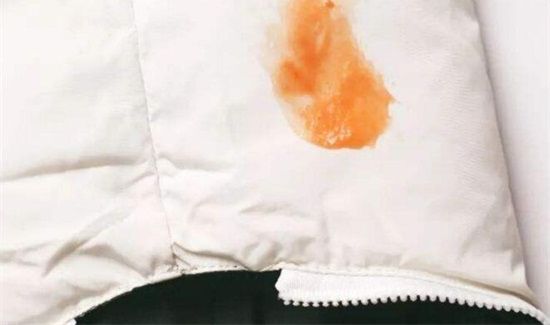 白色羽绒服染色了怎么办