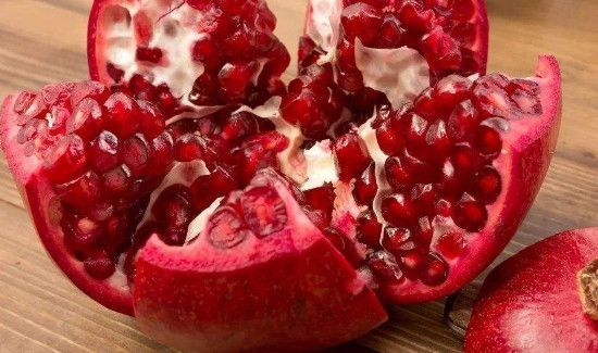 石榴籽上有花纹能吃吗