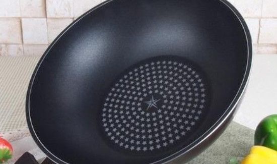 粘锅的纸是锡纸吗