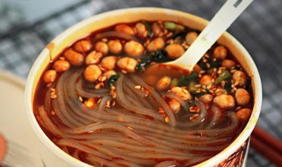 桶装酸辣粉的危害