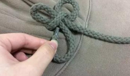卫衣绳子怎么穿回去