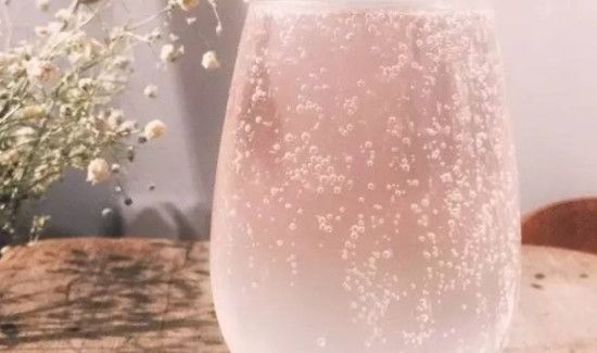 水杯壁很多气泡能喝吗