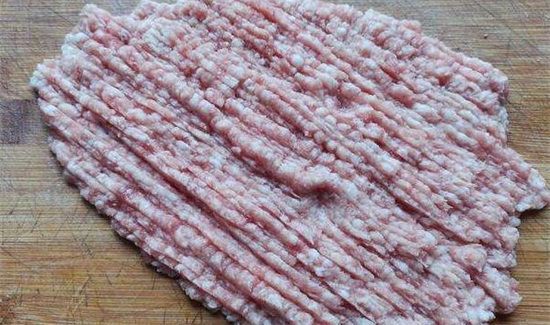 剁肉馅用去肉皮吗