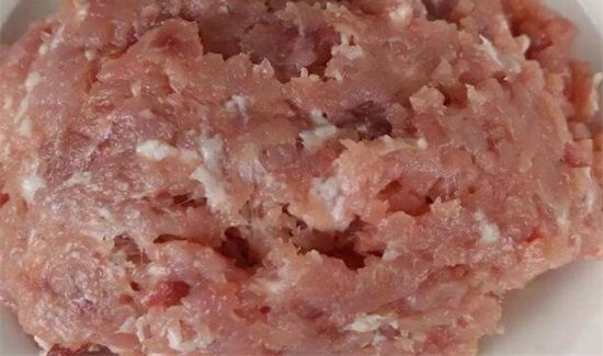 剁肉馅用去肉皮吗