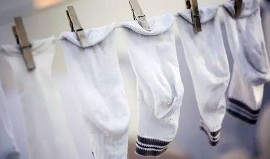 袜子硬化怎么处理