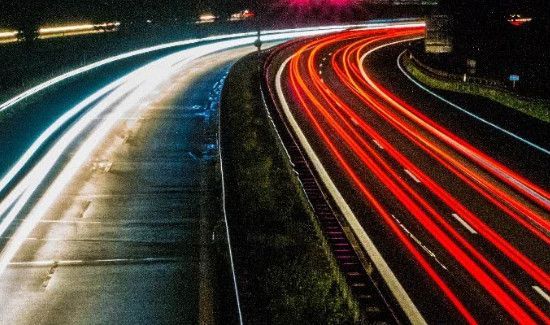 高速上绿色激光的作用