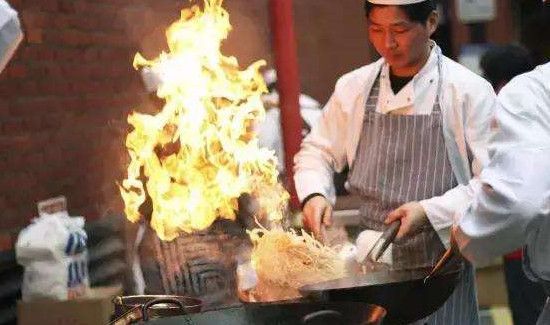 铁锅炒菜补铁吗